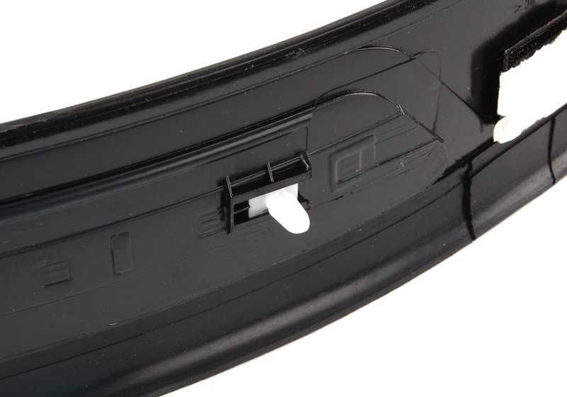 Embellecedor estribo trasero derecho OEM 51472695672 para BMW E39 520d, 520i (todos los modelos compatibles). Pieza original BMW.