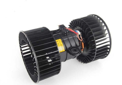 Ventilador climatizador OEM 64118385558 para BMW E39, E53, 5er {520d, 520i} con motores M47 y M52. Compatible con versiones manuales y automáticas. Original BMW.