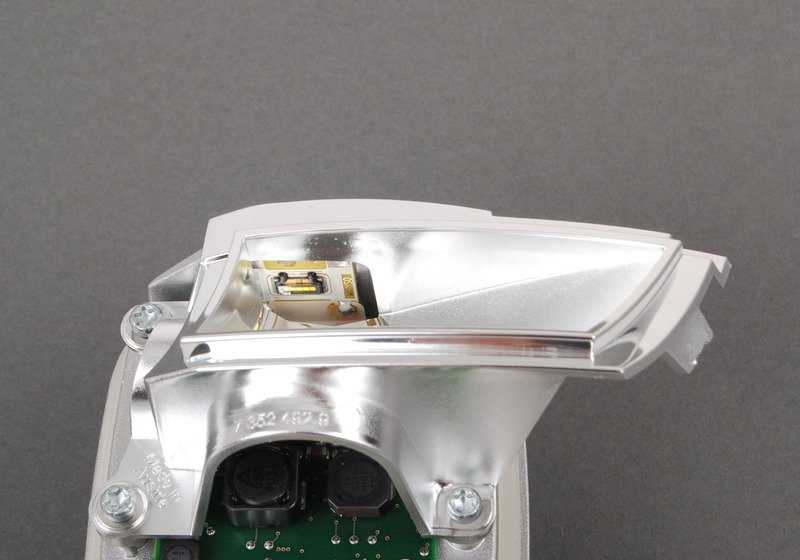 Módulo de luz LED de giro derecha para BMW F06, F12, F13 (OEM 63117352492). Original BMW.