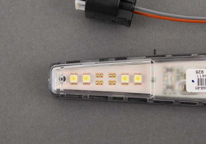 Luz de espejo retrovisor derecho OEM 63316913278 para BMW E60, E61, E63, E64. Original BMW.