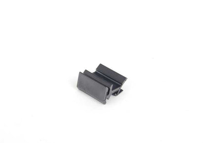 Clip de fijación OEM 51131970112 para BMW E31. Original BMW.