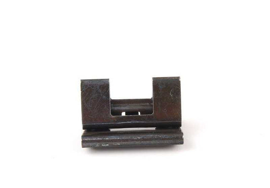 Clip de sujeción OEM 51218124358 para BMW E31 y E36. Pieza original BMW. Ideal para fijar paneles de puerta o molduras interiores.