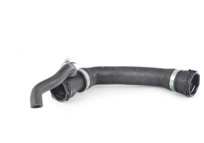 Manguera de refrigeración OEM 11537787336 para BMW E39. Conduce el refrigerante del motor de forma segura. Recambio original BMW.