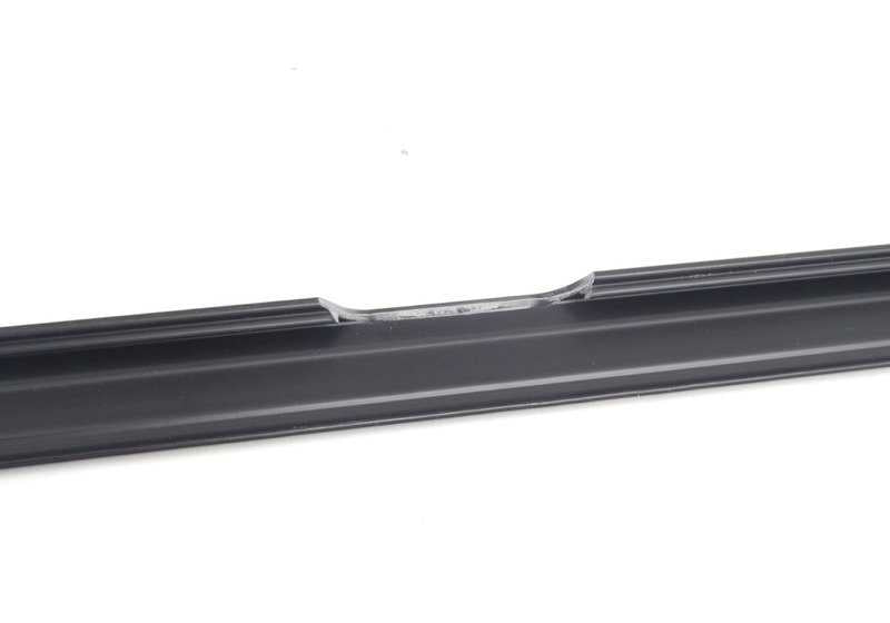 Moldura trasera derecha OEM 51222232446 para BMW E34. Original BMW.