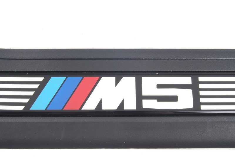 Revestimiento de entrada trasera derecha para BMW Serie 5 E39 (OEM 51472494808). Original BMW