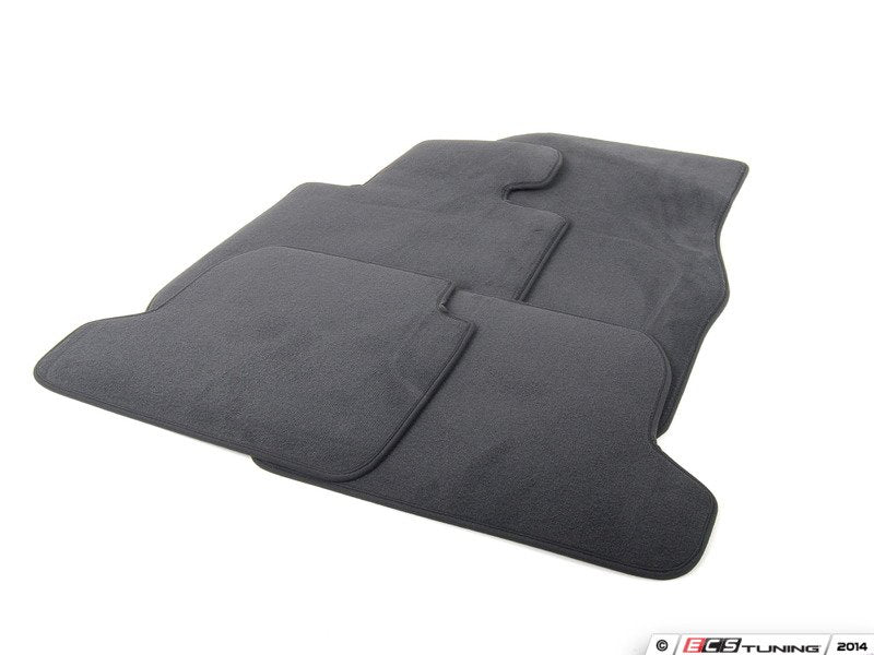 Juego de alfombrillas delanteras y traseras antracita volante a la izquierda OEM 51477336062 para BMW Serie 1 F21 y Serie 2 F22 sin xDrive. Original BMW