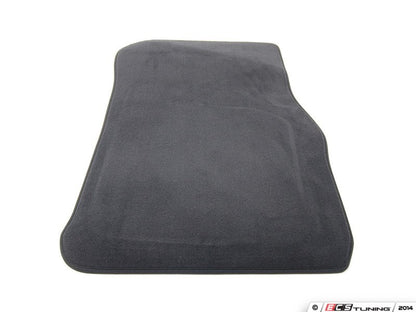 Juego de alfombrillas delanteras y traseras antracita volante a la izquierda OEM 51477336062 para BMW Serie 1 F21 y Serie 2 F22 sin xDrive. Original BMW