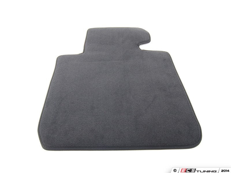 Juego de alfombrillas delanteras y traseras antracita volante a la izquierda OEM 51477336062 para BMW Serie 1 F21 y Serie 2 F22 sin xDrive. Original BMW