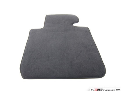 Juego de alfombrillas delanteras y traseras antracita volante a la izquierda OEM 51477336062 para BMW Serie 1 F21 y Serie 2 F22 sin xDrive. Original BMW