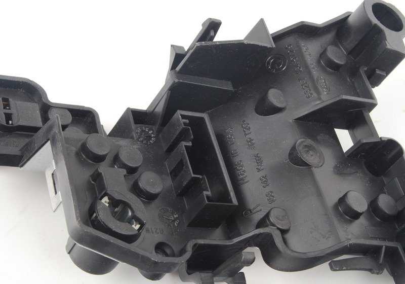 Lampe arrière droite OEM 63217164972 pour BMW E82, E88. Pièce BMW originale.