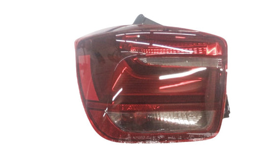 Piloto trasero LED Blackline M Performance izquierdo OEM 63212225427 para BMW F20 y F21 (todos los modelos de 2011 a 2015). Estilo deportivo y oscuro. Original BMW.
