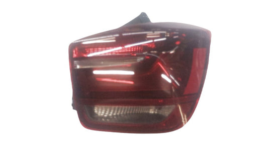 Piloto trasero LED M Performance Blackline derecho oscuro OEM 63212225430 para BMW F20 y F21. Mejora estética deportiva y oscurecida. Compatible con modelos sin faros xenón (requiere codificación). Original BMW.