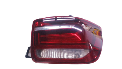 Piloto trasero LED M Performance Blackline derecho oscuro OEM 63212225430 para BMW F20 y F21. Mejora estética deportiva y oscurecida. Compatible con modelos sin faros xenón (requiere codificación). Original BMW.