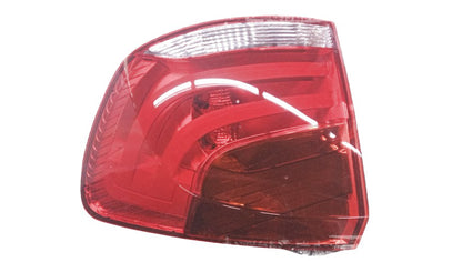 Piloto traseiro direito OEM 63212992478 para BMW E84. A luz traseira BMW original, ideal para substituir a luz danificada do lado direito. Pede 100% original e compatível.