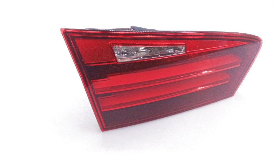 Piloto trasero izquierdo maletero OEM 63217370347 para BMW Serie 5 F11, F11N. Luz trasera original para portón. Compatible con modelos con facelift. Original BMW.