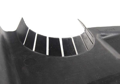 Tapa inferior izquierda OEM 51712238095 para BMW E34. Pieza original BMW. Ideal para proteger componentes del faro delantero. Repuesto original con ajuste perfecto.