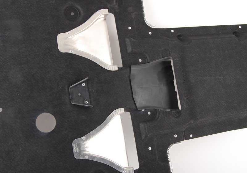 Protettore centrale centrale OEM 51758042223 per BMW E60, E61, E63, E64. BMW originale BMW.