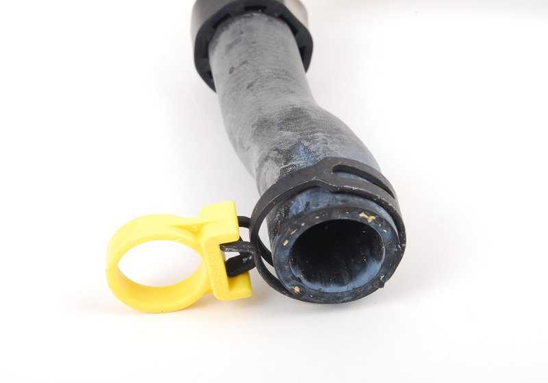 Manguito de refrigerante OEM 17127575429 para BMW F01, F02 (modelos 750i, 750Li, 750i xDrive, 750Li xDrive). Compatible con motores N63. Original BMW.