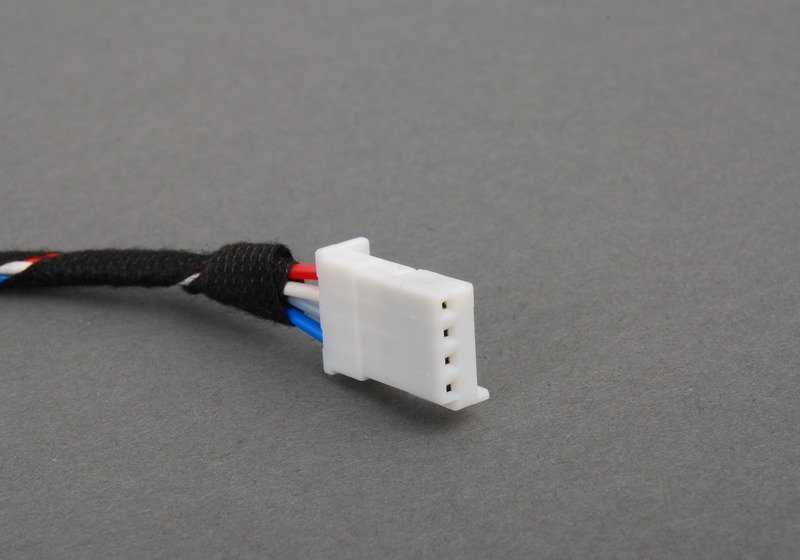Cable de conexión para volante OEM 61102695146 para BMW E39 y E38. Compatible con volantes M Sport multifunción. Original BMW.