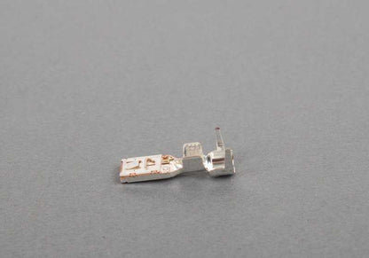 Conector eléctrico OEM 12527514556 para BMW E81 {116d, 116i modelos con motores N47, N45T, N43}. Terminal de enchufe SLK 5.8 mm. Original BMW.