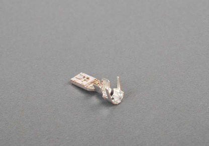 Conector eléctrico OEM 12527514556 para BMW E81 {116d, 116i modelos con motores N47, N45T, N43}. Terminal de enchufe SLK 5.8 mm. Original BMW.