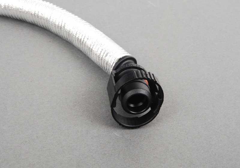 Tubo de ventilación del motor OEM 11617838898 para BMW E60, E61, E63, E64. Original BMW.