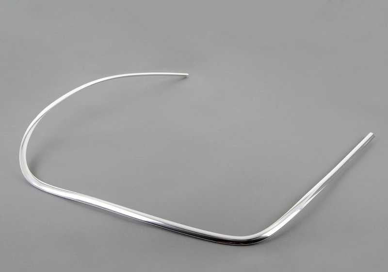 Cadre décoratif gauche pour BMW F06, F10, F11 (OEM 51317740117). BMW d'origine