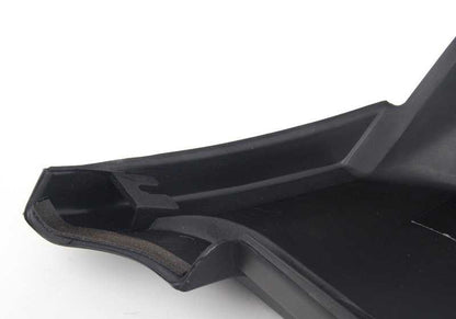 Tapa lateral derecha OEM 51711948276 para BMW Serie 7 E32. Pieza original BMW. Ideal para reparar molduras o embellecedores laterales sin complicaciones.