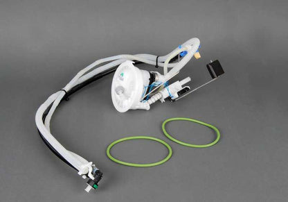 Unità alimentare a sinistra OEM 16112283495 per BMW E90 M3, E92 M3 {VA91, VA92, VA93, PM91, PM92, PM93, KG91, KG92, KG93, WD91}. BMW originale.