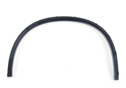 Embellecedor paso de rueda delantero derecho OEM 51777303392 para BMW X5 F15 (todos los modelos compatibles: sDrive25d, xDrive25d, xDrive28i, xDrive30d). Original BMW.