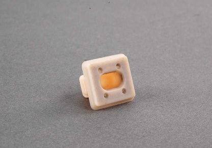 Inserto embellecedor OEM 51457000912 para BMW E39 (5er). Compatible con versiones: Edelholzausführung Vavona, Nussbaum, Bruyere Club, Muschelahorn burgund, Zierblenden aluminio/titan/gittergalvanik. Original BMW.