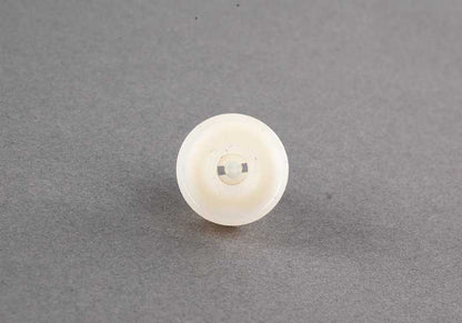 Tuerca de inserción OEM 51181973549 para BMW E30 y E34. Compatible con varios paneles y paragolpes. Pieza original BMW.