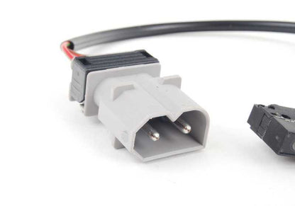 Mikroschalter OEM -Türschalter 61311387028 für BMW E36 (316i) und BMW Z3. Kompatibel mit manuellen und automatischen Änderungsversionen. Original BMW.