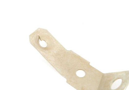 Soporte para depósito de combustible OEM 16131176749 para BMW E30 (316i, 316) con motor M10, cambio manual y automático. Compatible con modelos fabricados entre 1982 y 1989. Original BMW.