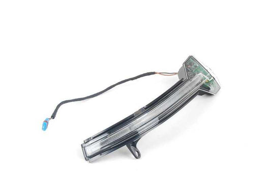 Intermitente adicional en retrovisor derecho OEM 63137308536 para BMW F07, F10, F11, F06, F12, F13, F01, F02. Compatible con versiones LCI. Original BMW.