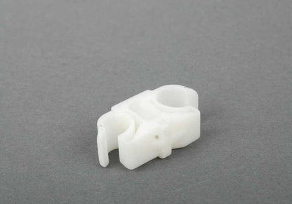 Clip für BMW Series 3 E46, Serie 7 E38, Z8 E52 (OEM 16131182213). Original BMW.