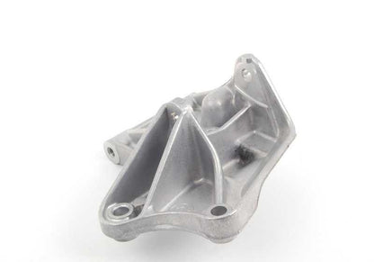 Soporte de montaje OEM 32411264642 para BMW E21, E30, E12, E28, Z1. Pieza original BMW para fijación de la bomba de dirección o alternador según modelo. Compatible con versiones manuales y automáticas.
