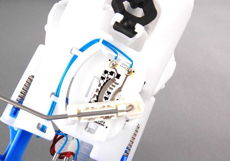 Bomba combustible, Lado Derecho para BMW E46 . Original BMW