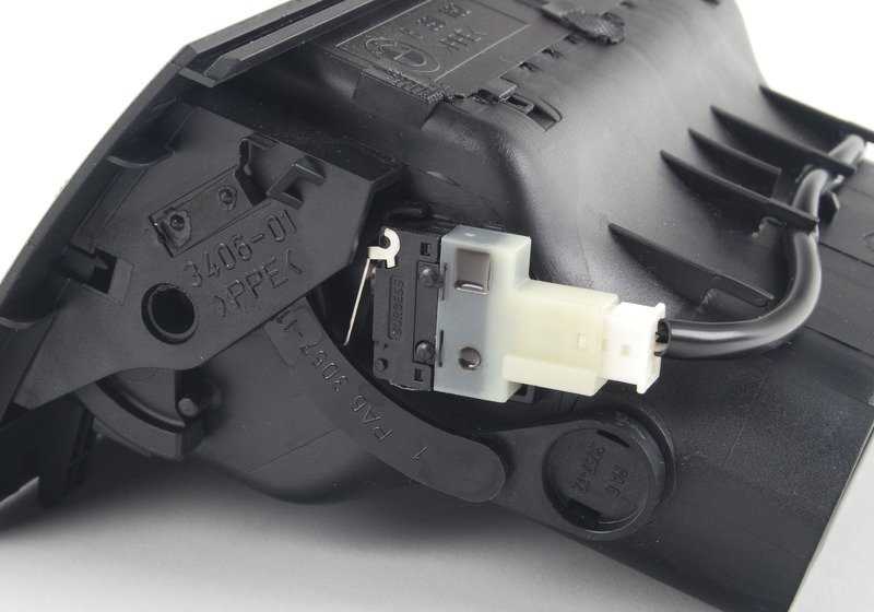Rejilla de ventilación trasera OEM 64228376150 para BMW E39. Original BMW.