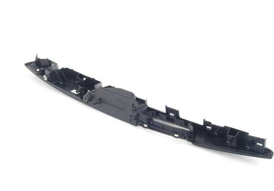 Reposabrazos puerta delantera izquierda OEM 51417239655 para BMW E90N, E91N. Color negro. Pieza original BMW.