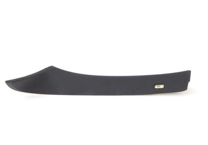 Tapa embellecedora pilar A izquierdo OEM 51438036137 para BMW E81, E82. Pieza original BMW, ideal para sustituir la moldura lateral del parabrisas lado conductor.