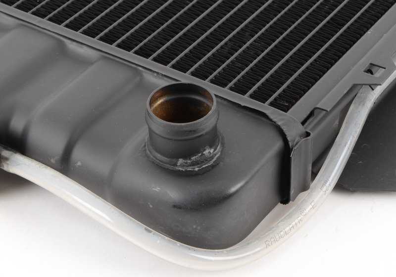 Radiador de refrigerante para BMW E46, F30, F80 (OEM 17111115755). Original BMW