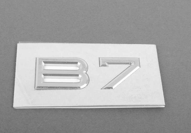 Inscripción trasera "B7" OEM 51147966300 para BMW Serie 7 {F01,F02,G12,E65}. Emblema original BMW. Ideal para reemplazar o personalizar el logotipo trasero del vehículo.