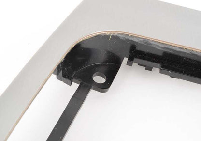 Bandeja almacenamiento aluminio OEM 51167052061 para BMW E46. Accesorio interior original BMW. Ideal para sustituir o añadir compartimento en el salpicadero.