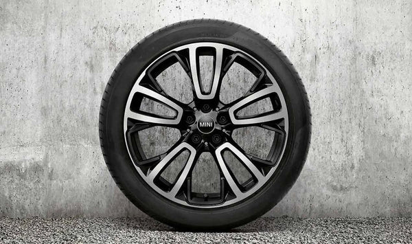 Llanta de aleación 19" JCW Circuit Spoke 592 OEM 36116883352 para MINI F54 (varios modelos). Color Jet Black Uni. Original MINI. Ideal como llanta de recambio o para mejorar estética y rendimiento.