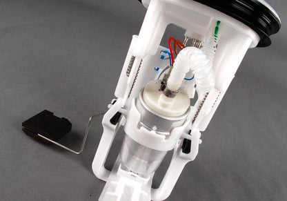Unidad alimentadora derecha OEM 16146766942 para BMW Serie 3 E46 316Ci, 316i (1998-2006). Original BMW.