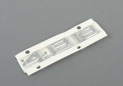 Emblema adhesivo lateral derecho OEM 51147056056 para BMW X5 E53 4.6is (2001-2003). Original BMW.