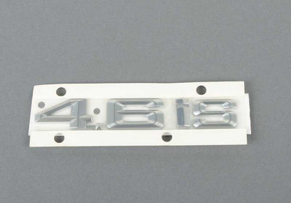 Emblema adhesivo lateral derecho OEM 51147056056 para BMW X5 E53 4.6is (2001-2003). Original BMW.