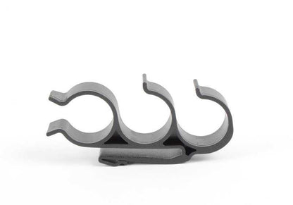 Soporte de manguera OEM 64218386477 para BMW E46. Original BMW.