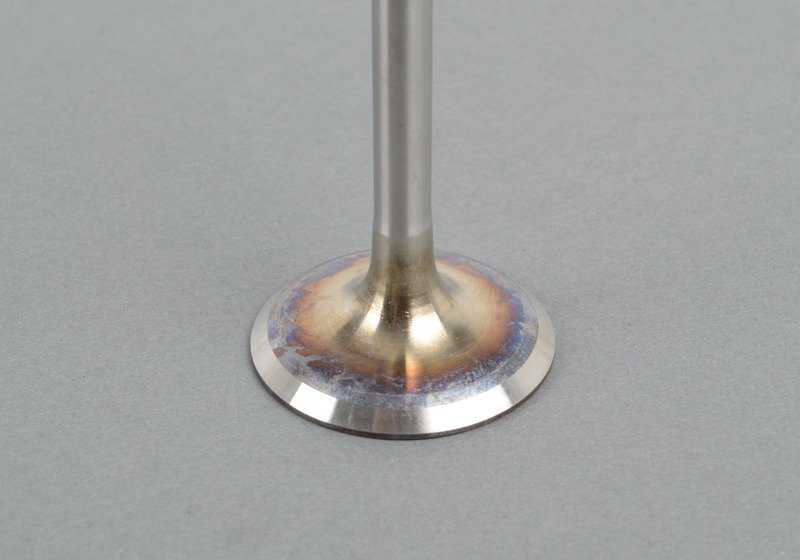 Válvula de admisión OEM 11341739822 para BMW E36 318is. Compatible con motores M42 y M44. Modelos con cambio manual y automático. Original BMW.